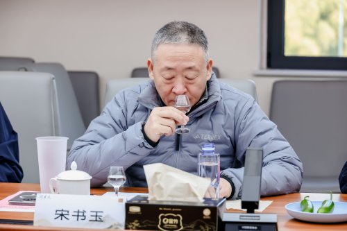 葵花酒業(yè)「問東方」獲酒協(xié)首肯，泰斗天團為何集體為「問東方」站臺？