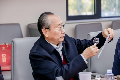 葵花酒業(yè)「問東方」獲酒協(xié)首肯，泰斗天團為何集體為「問東方」站臺？